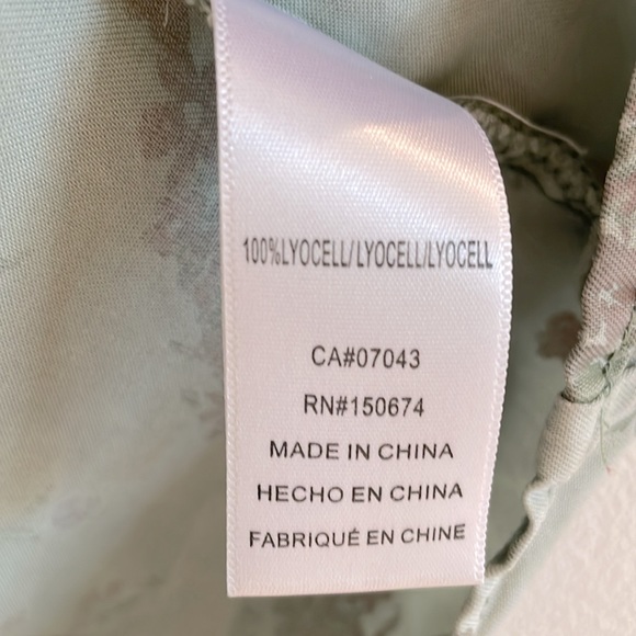 Standard Grace Floral V-Neck Long/Short Sleeve Top. Size S. Colour Olive. - Picture 6 of 6